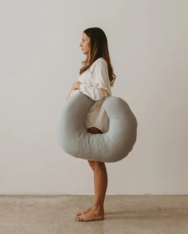 Cojín Lactancia Media Luna de Simple Family Gris Niebla