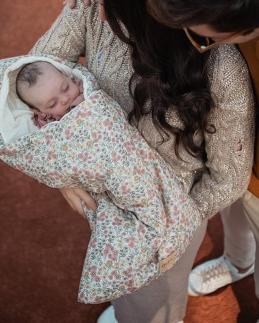 Saco Cuco con Capucha Emily Interior Bambula de Giraffa Bianca e Blu