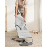 Hamaca Bliss Woven Melange de BabyBjörn Gris Claro