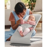 Hamaca Bliss Woven Melange de BabyBjörn Gris Claro