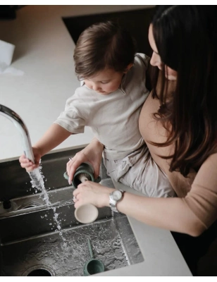 Cepillo de Silicona para Biberones de Mushie
