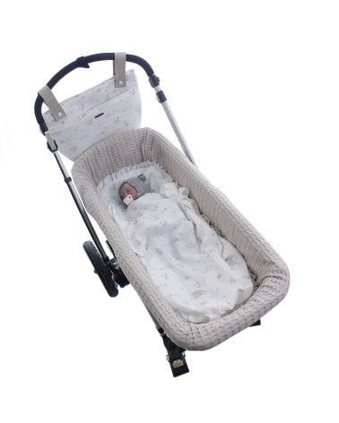 Base para Capazo con Volante y Muselina Telma de Uzturre