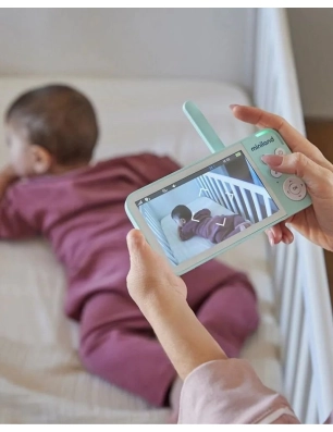 Bebé en el Vigilabebés Digimonitor 5" HD de Miniland