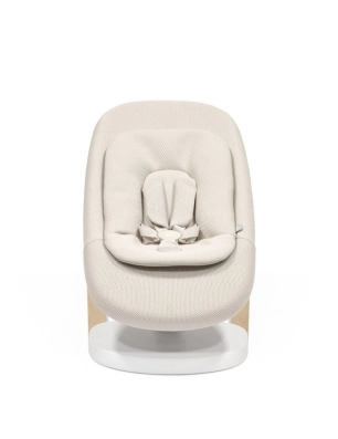 Vista frontal de la Hamaca y Balancín Yoga de Stokke en posición estática.