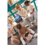 Niños jugando con el Estuche Plumier Doble Geometric Nature de Tutete