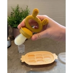 Alimentador mordedor con cubitera de Haakaa con relleno en el interior