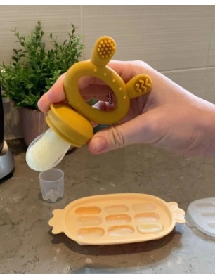 Alimentador mordedor con cubitera de Haakaa con relleno en el interior