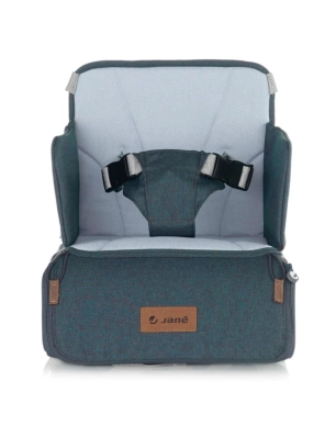 Vista frontal de la Trona de Viaje de Jané, con respaldo acolchado, arnés de seguridad y diseño compacto