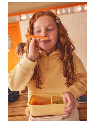 Niña con la Caja de Almuerzo Bento Geometric Nature de Tutete