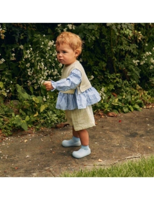 Niño en exterior con Calzado Attipas Crab Azul