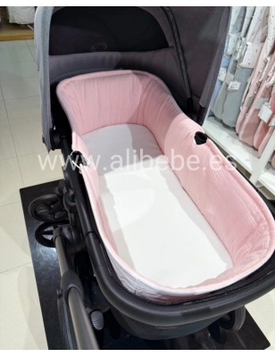 Interior de Capazo de Muselina Aptica de Rosy Fuentes Rosa