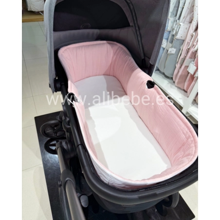 Interior de Capazo de Muselina Aptica de Rosy Fuentes Rosa