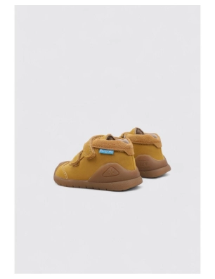 Botín con velcro de Biomecanics Camel
