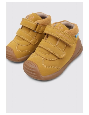 Botín con velcro de Biomecanics Camel