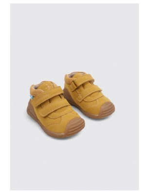 Botín con velcro de Biomecanics Camel