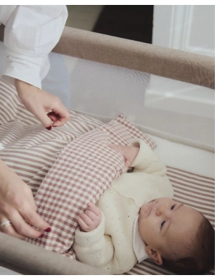 Edredón con sábana y almohada minicuna  Praliné de Walking Mum Moka