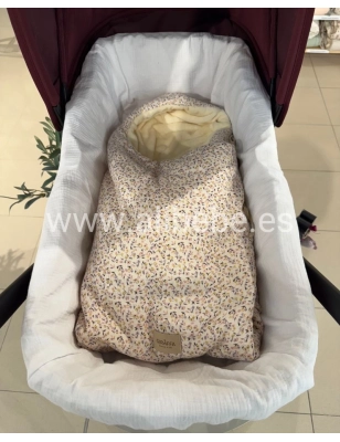 Saco Cuco Capucha Anais pelo crema de Giraffa Bianca e Blu