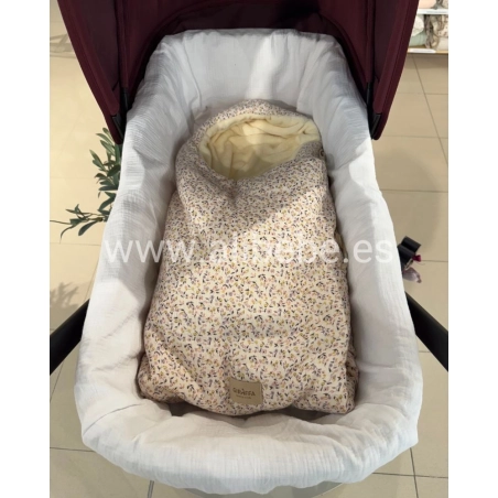 Saco Cuco Capucha Anais pelo crema de Giraffa Bianca e Blu