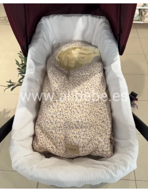 Saco Cuco Capucha Anais pelo crema de Giraffa Bianca e Blu