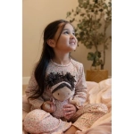Bebé Evi con capazo Flowers & Butterflies de Little Dutch