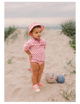 Pelota playa Mermaid Cats de Monnëka Niña en la playa